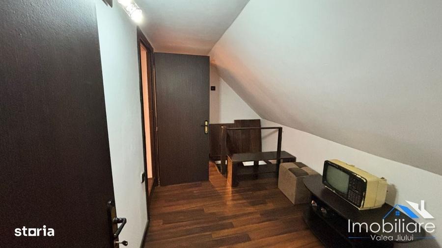 Casă cu 4 camere decomandat în Petros