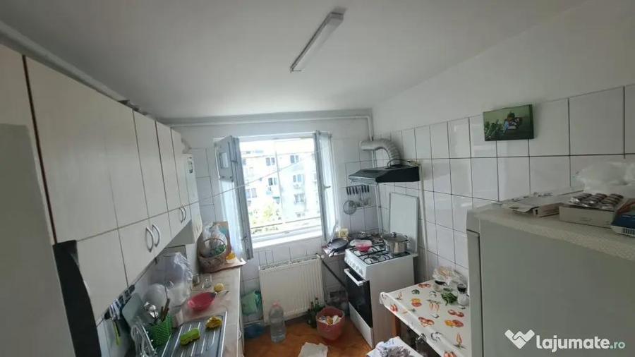 Apartament 3 camere semidecomandat - 1