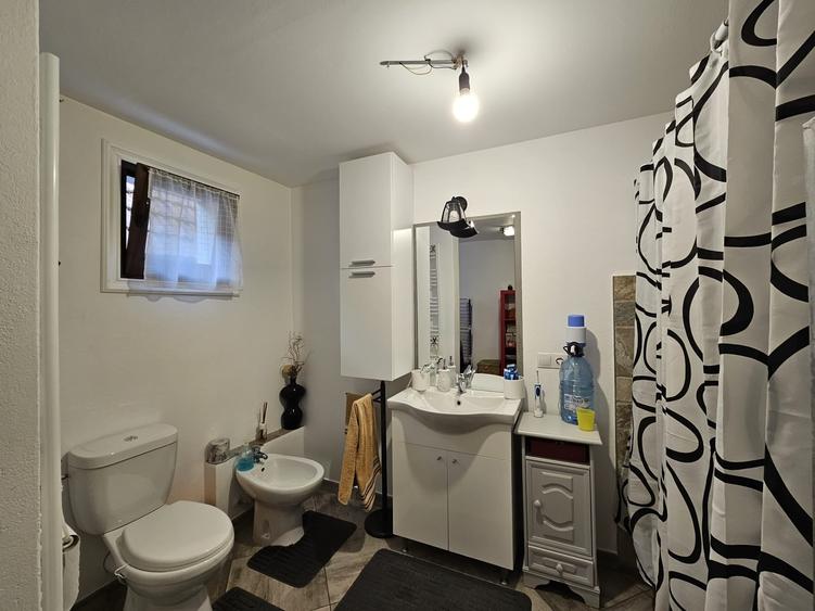 Casă cu 5 camere cu Teren 463 Mp în Hărău