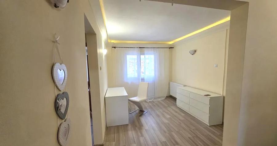 Apartament cu 4 camere decomandat, mobilat în Casa de Cultură