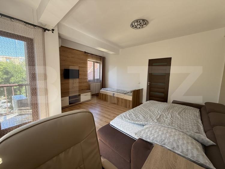 Casă individuală cu 7 camere cu Canalizare în Rovine