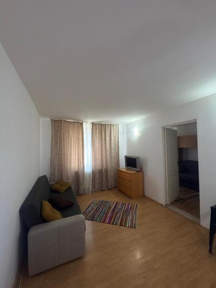 Apartament cu 2 camere semidecomandat, mobilat în Tomis Nord