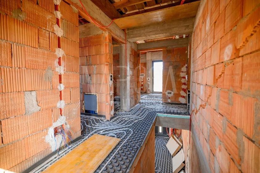 Duplex cu 3 camere cu Canalizare în Chinteni