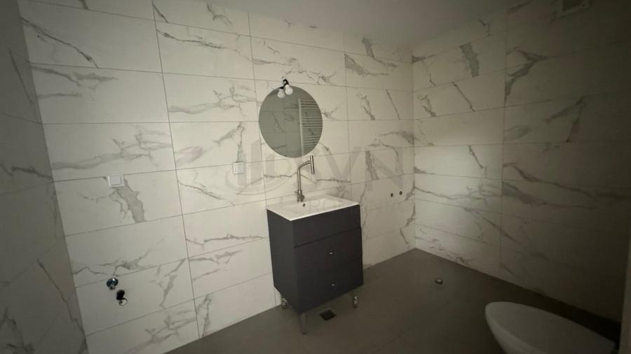 Apartament cu 5 camere decomandat în Nerva Traian
