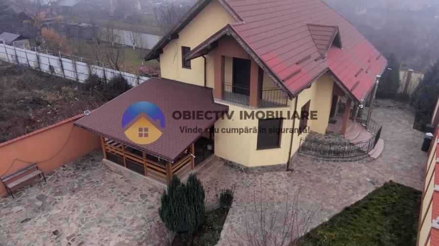 Casă individuală cu 6 camere cu Canalizare în 1 Mai