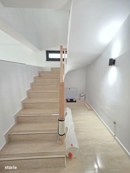 Casă cu 4 camere cu Teren 440 Mp în Central