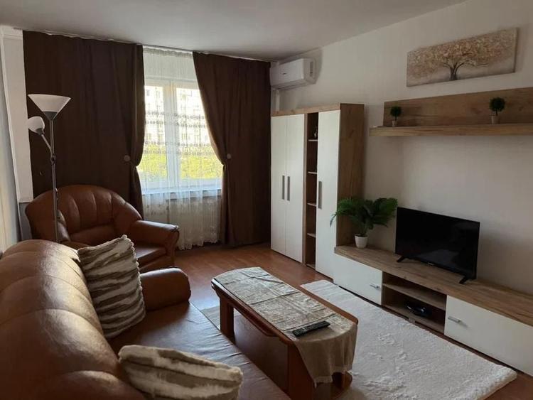 Apartament cu 3 camere decomandat, mobilat în Berceni