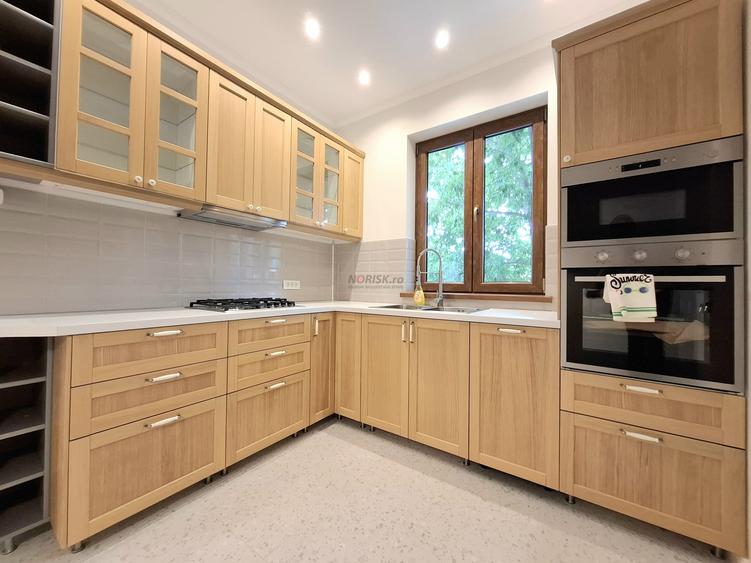 Apartament cu 3 camere semidecomandat, mobilat în P-ța Rosetti