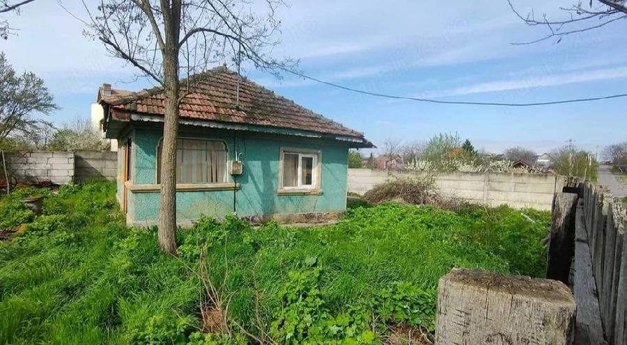 Casă cu 2 camere cu Teren 301 Mp în Târgu Secuiesc