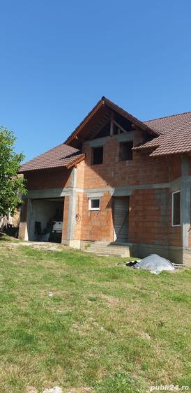 Casă cu 4 camere cu Teren 50000 Mp în Pinticu