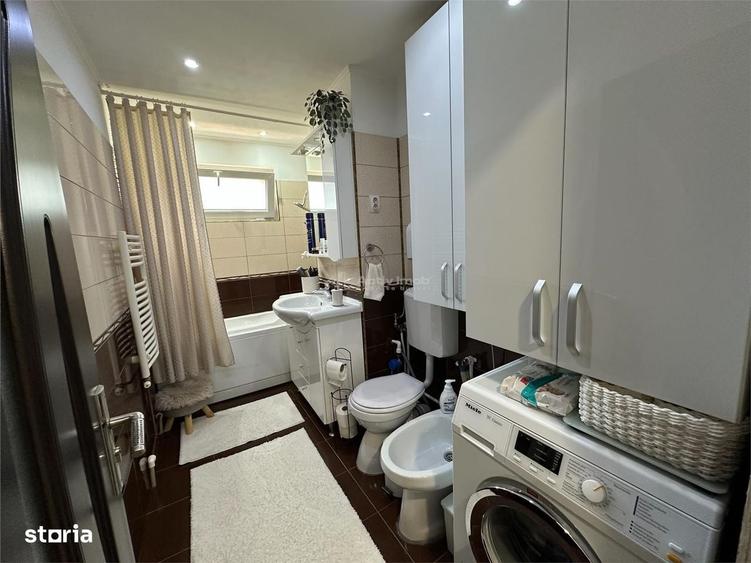 Apartament cu 3 camere decomandat în Sud