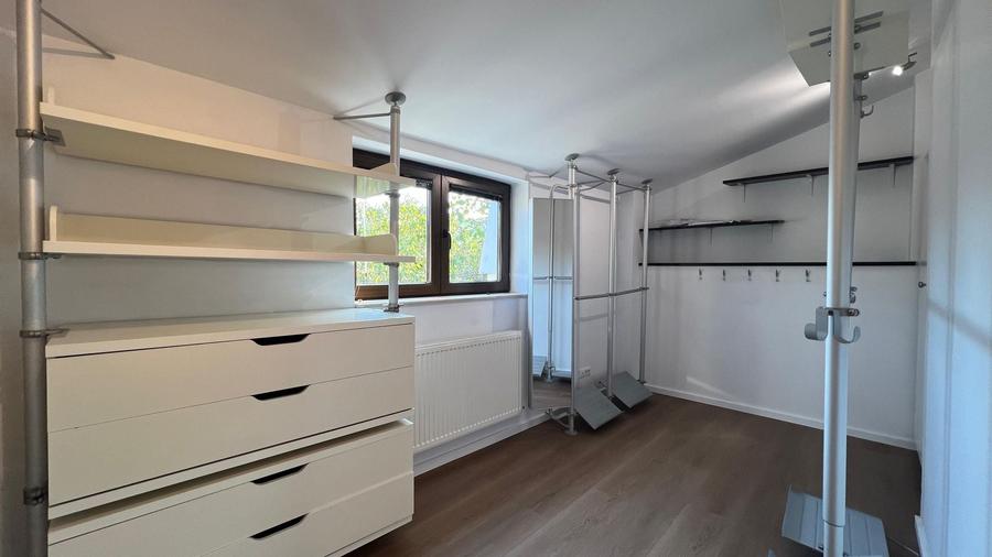 Apartament cu 5 camere decomandat în Kiseleff