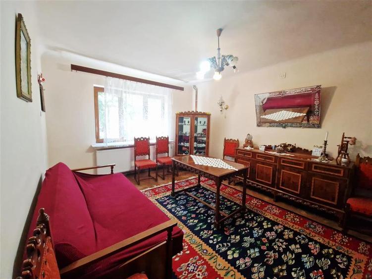 Casă individuală cu 5 camere cu Canalizare în Central