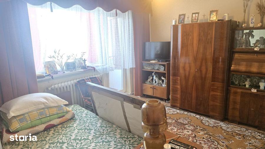 Apartament cu 4 camere decomandat în Mihai Eminescu