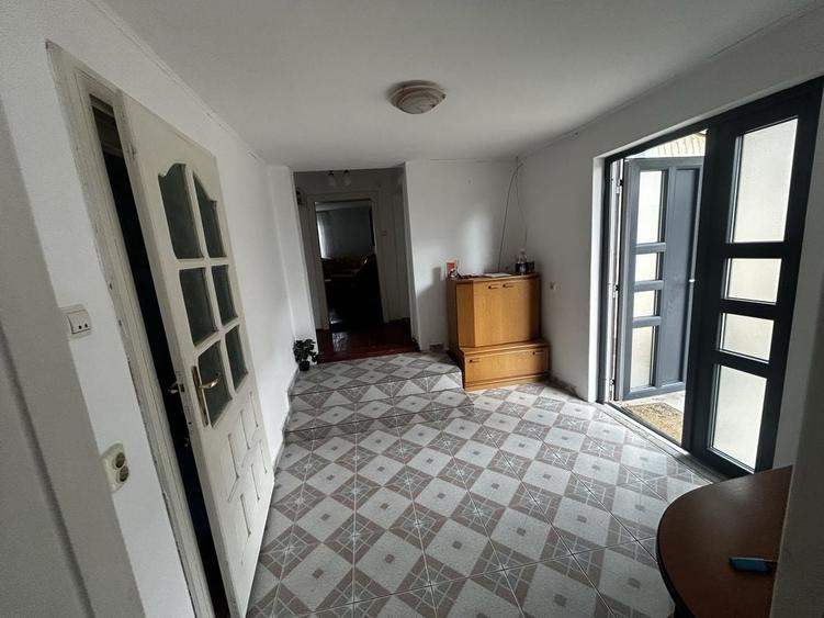 Casă cu 4 camere în Dornești