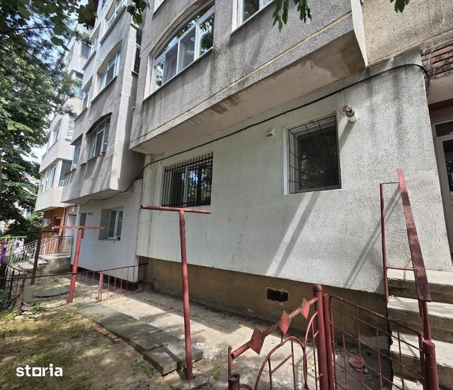 Apartament cu 3 camere decomandat în E3