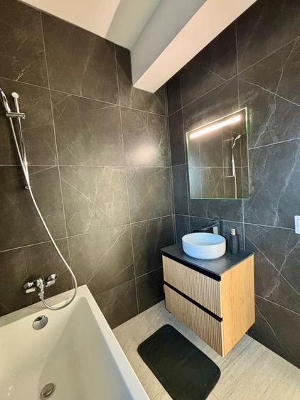 Apartament cu 3 camere semidecomandat în Nord