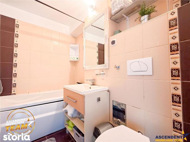 Apartament cu 3 camere decomandat în Central