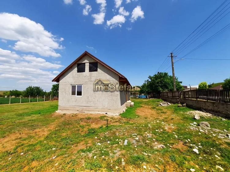 Casă cu 2 camere decomandat cu Canalizare în Nazarcea