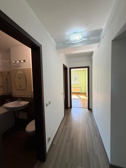 Apartament cu 4 camere semidecomandat în Militari