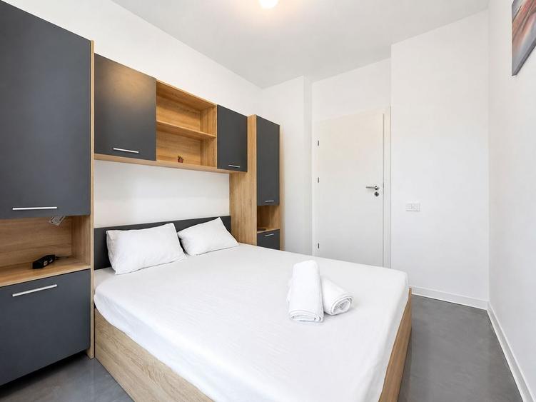 Apartament cu 3 camere decomandat, mobilat în Central
