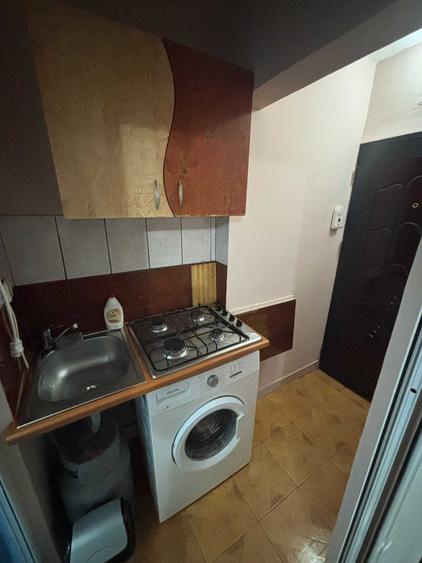 Garsonieră decomandată în Micro 19