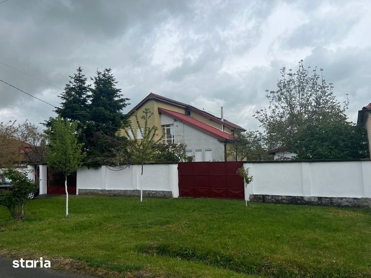 Casă cu 9 camere decomandat cu Teren 3000 Mp în Vladimirescu