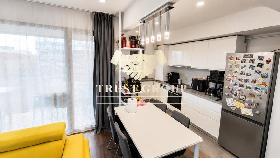 Apartament cu 3 camere decomandat în Victoriei