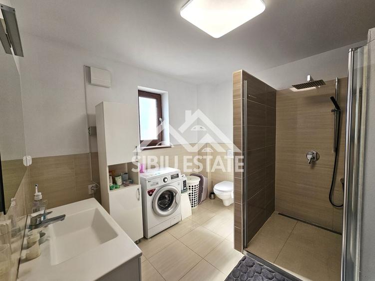 Duplex cu 7 camere cu Canalizare în Arhitecților - Calea Cisnădiei