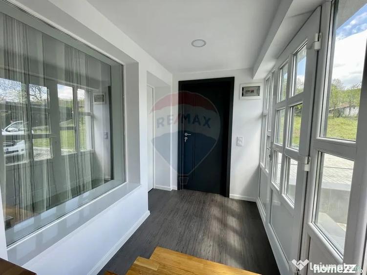 Casă cu 4 camere cu Teren 1397 Mp în Poiana