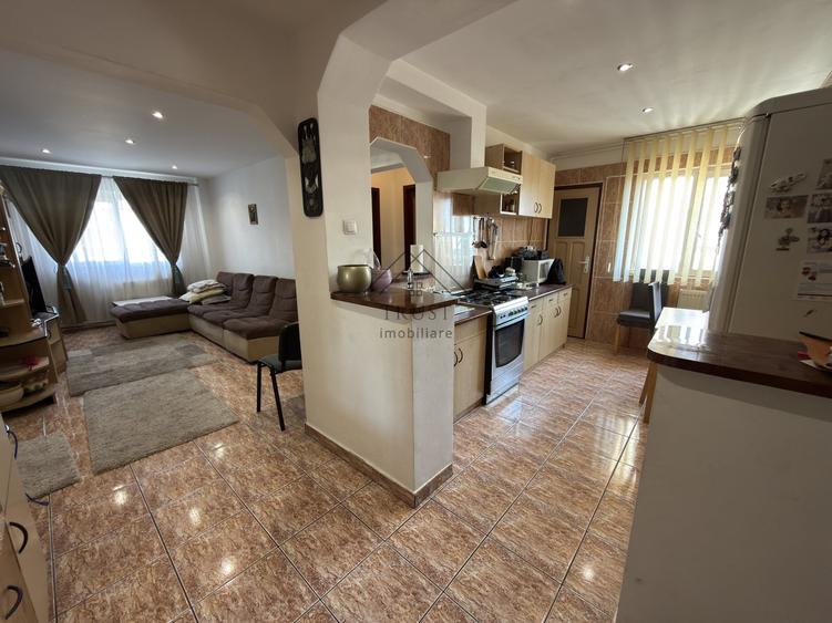 Apartament cu 4 camere decomandat, mobilat în Mărăști