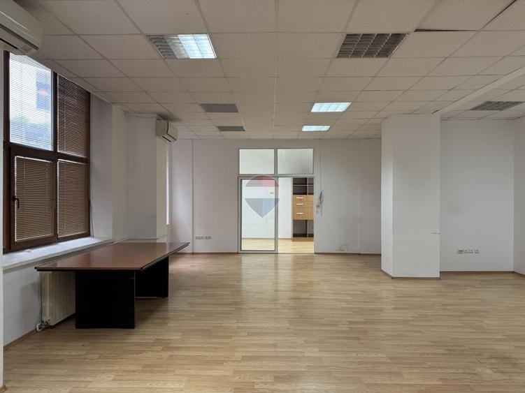 Spațiu comercial, de 304 mp, în Grivița
