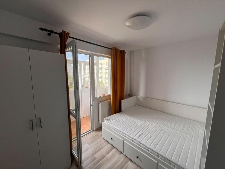 Apartament cu 2 camere semidecomandat, mobilat în P-ța Victoriei