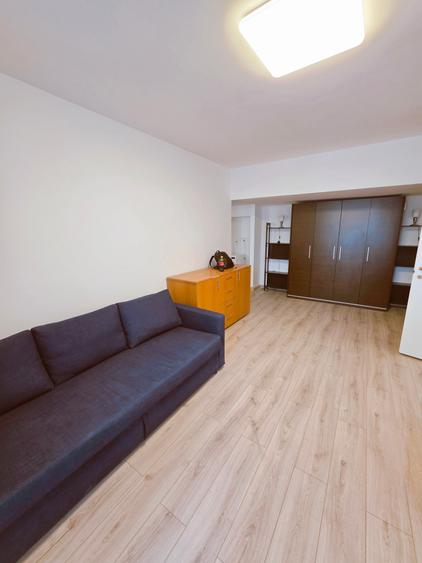 Apartament cu 2 camere semidecomandat, mobilat în Universitate