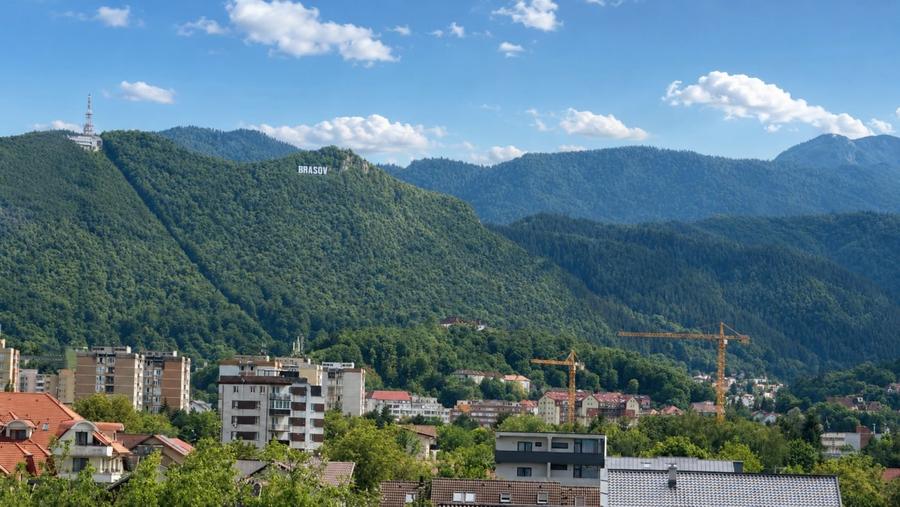 Apartament cu 3 camere, mobilat în Tractorul