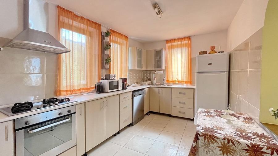 Casă individuală cu 6 camere cu Canalizare în Dâmbul Morii