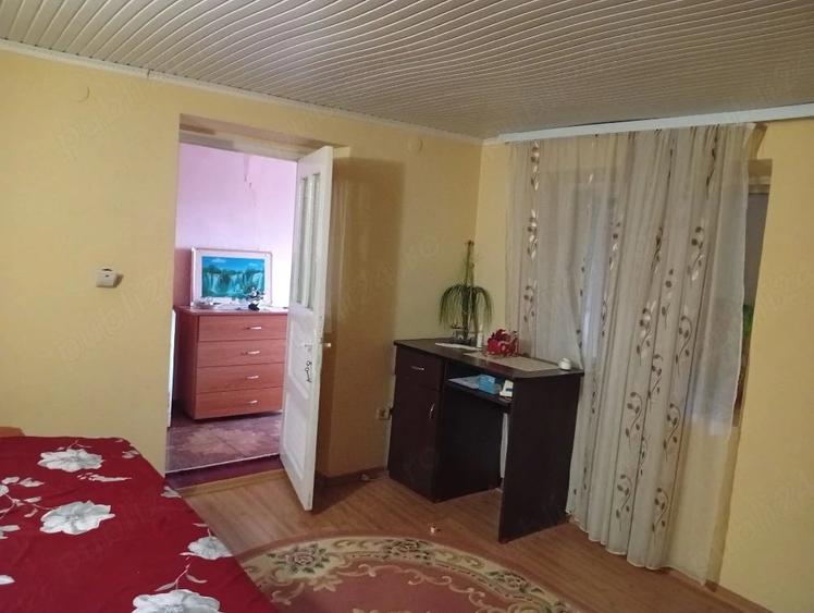 Casă cu 4 camere cu Teren 130 Mp în Laza