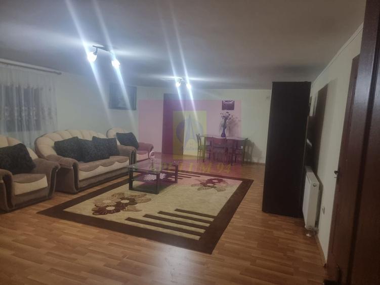 Casă individuală cu 7 camere cu Canalizare în Islaz