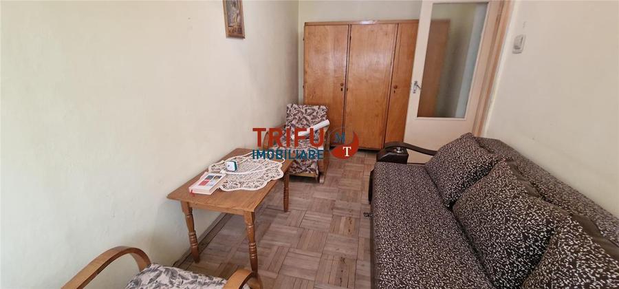 Apartament cu 3 camere semidecomandat, mobilat în Cetate