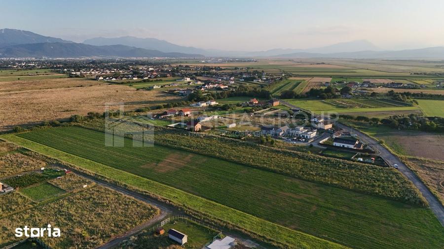 Teren de 17400 mp, în Stupini