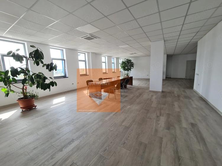 Spațiu comercial, de 200 mp, în Bradu