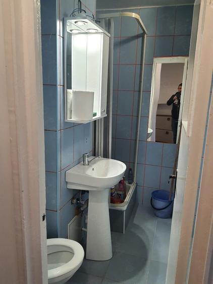 Apartament cu 3 camere semidecomandat în Autogară