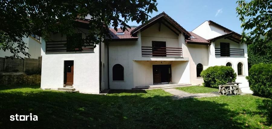 Casă cu 7 camere cu Teren 980 Mp în Râu de Mori