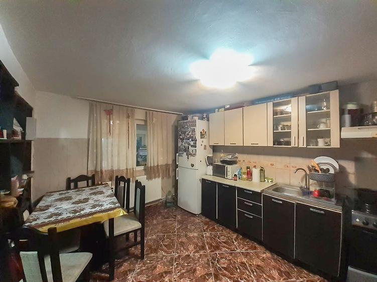 Casă cu 3 camere cu Teren 400 Mp în Podul de Piatră