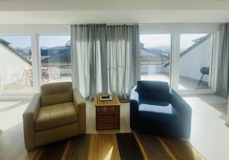 Apartament cu 4 camere decomandat, mobilat în Tractorul
