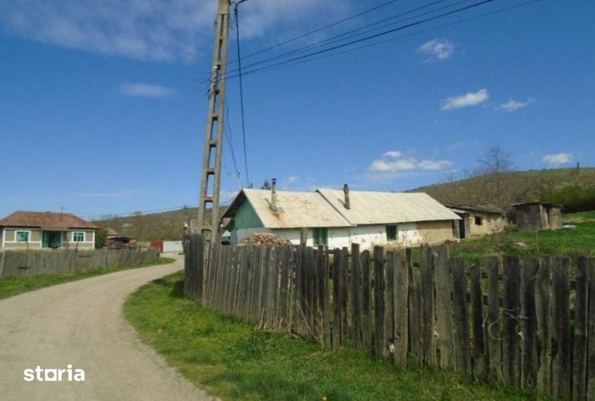 Casă cu 4 camere cu Teren 610 Mp în Gura Văii