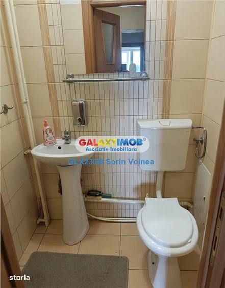 Apartament cu 3 camere semidecomandat în Văcăresti