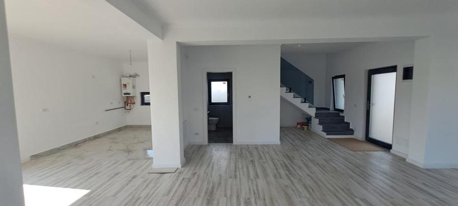 Casă individuală cu 4 camere cu Canalizare în Miroslava