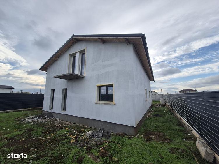 Casă cu 7 camere cu Teren 650 Mp în Balotești