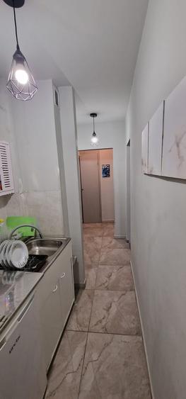 Se inchiriaza in Bariera Bucuresti o garsoniera la etajul 1 ,pret 1100 ron - 1